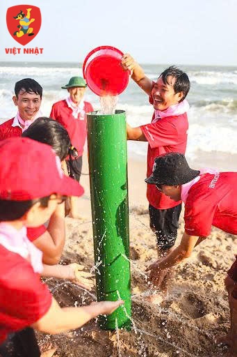 Trụ ống nhựa thủng  Dâng thủy đoạt ngọc Ống nước rò rỉ