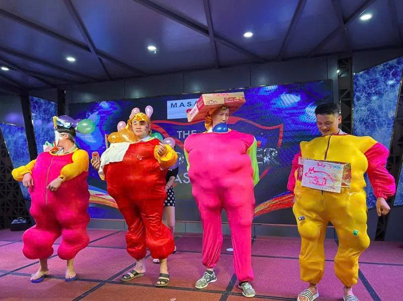 áo nhồi bóng - cho thuê áo khổng lồ - áo liền quần nhét bóng , áo chơi gala